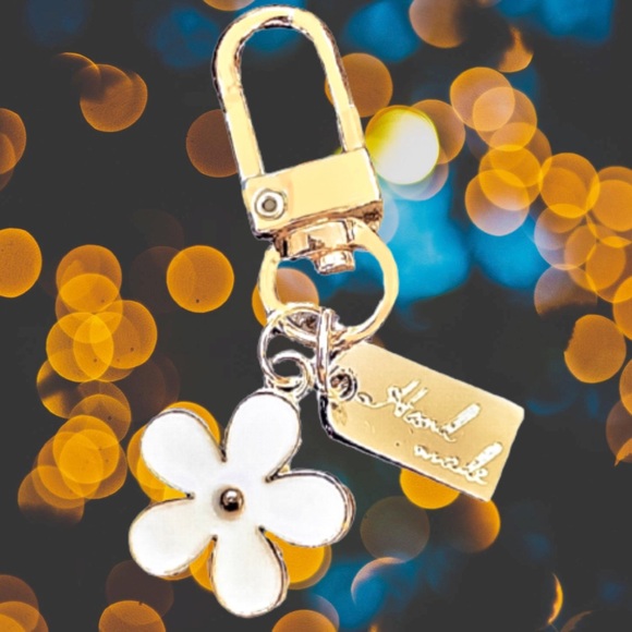 W Black Gold Flower Keychain Brand New - BAG CHARM - Picture 14 of 16